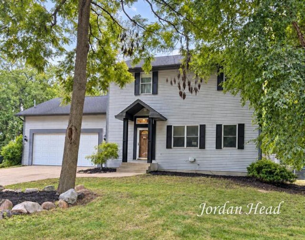 3160 Ripley Street Ne, Belmont