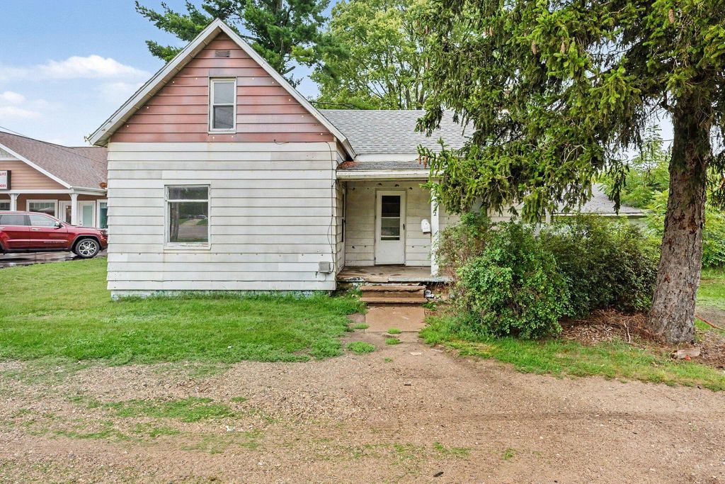 422 Western Avenue, Allegan
