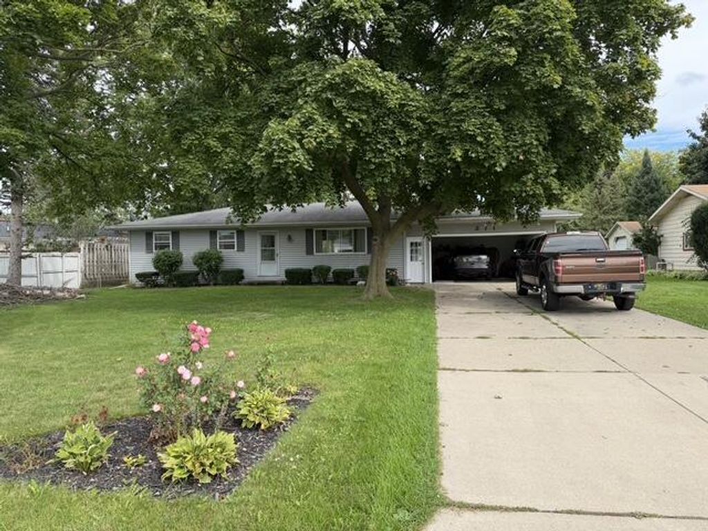211 Leland Place, Lansing