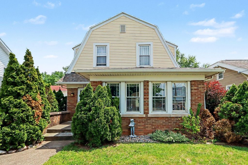 330 N Riverview Drive, Parchment