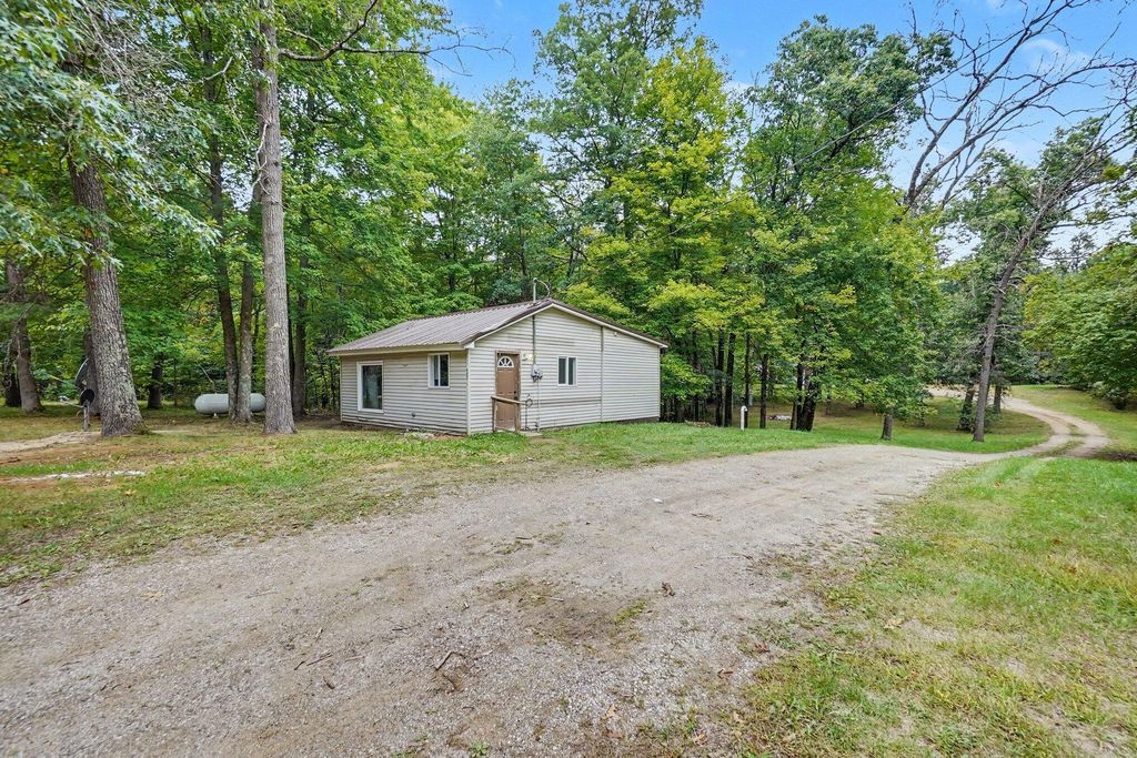 8253 1/2 E 62nd Street, Newaygo
