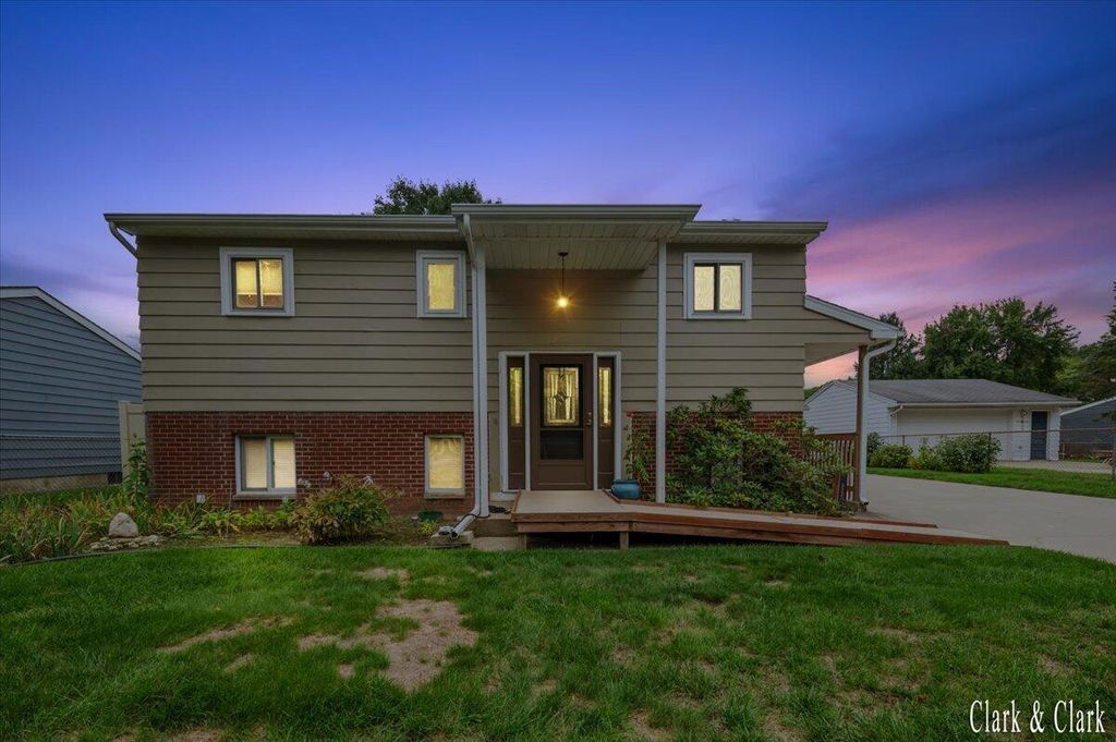 324 Elizabeth Dean Drive Se, Lowell