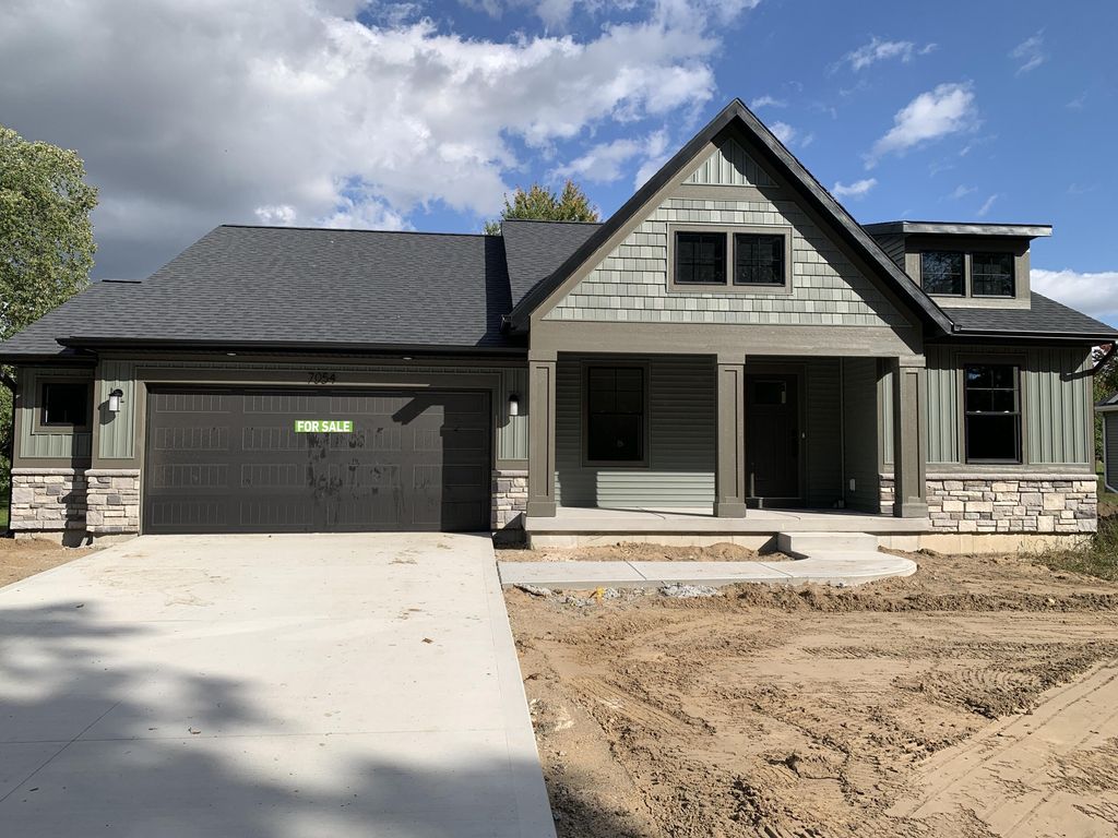 7054 Pinehurst Drive Ne, Rockford