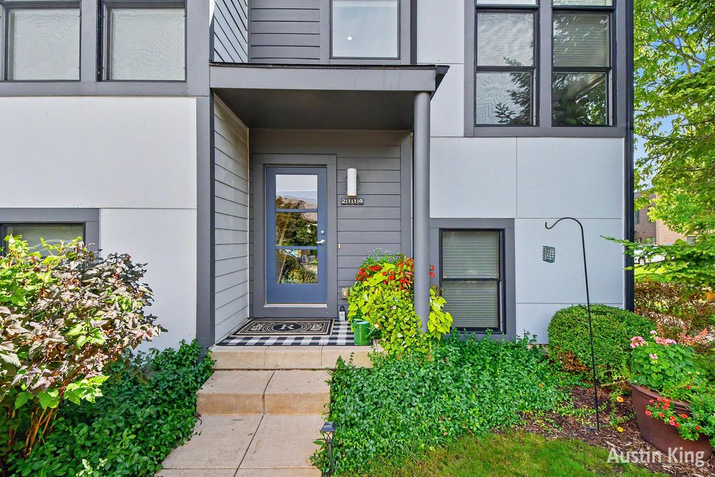 2114 New Town Drive Ne, Grand Rapids