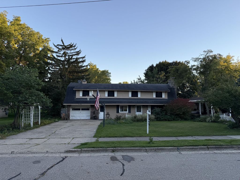 650 1st Street, Lake Odessa
