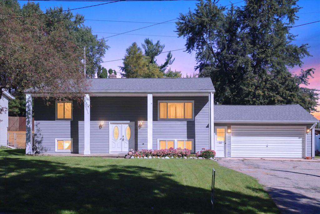 1761 Fulton Street W, Grand Rapids
