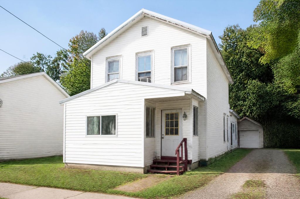 111 N Jackson Street, Ionia