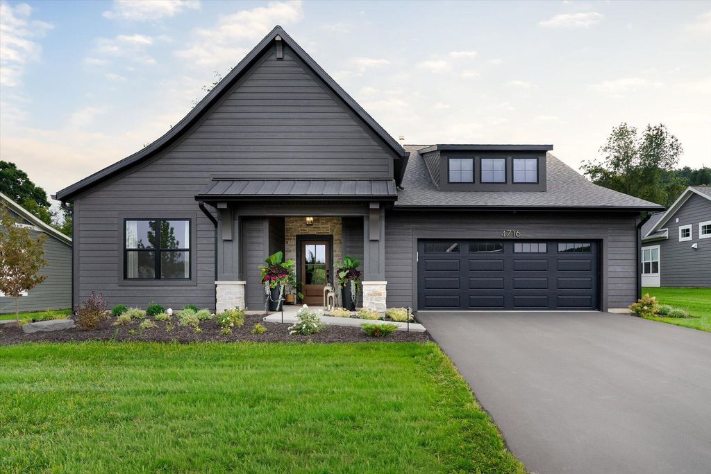 4704 Knapp Bluff Drive Ne, Grand Rapids