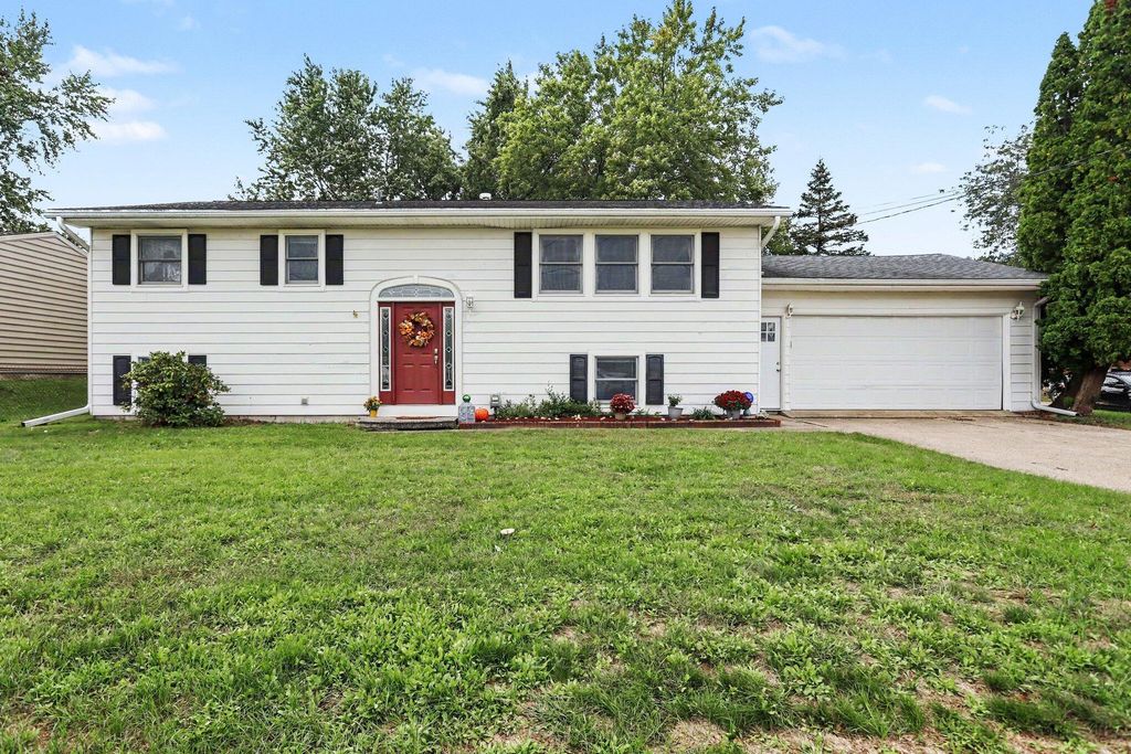6710 Amberly Street, Portage