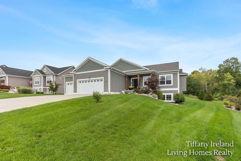 6310 Bentley Drive Ne, Belmont