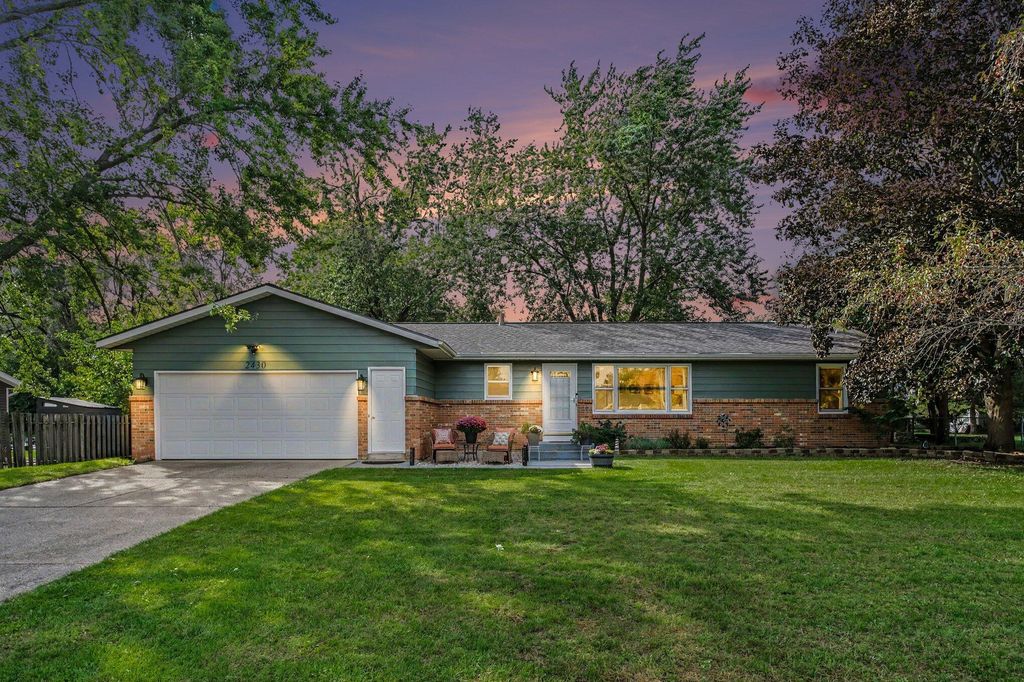 2430 Oak Hollow Drive, Jenison
