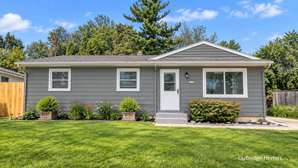 977 Coventry Drive Nw, Grand Rapids
