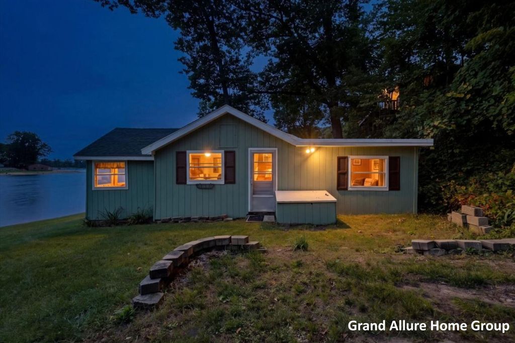 2667 W Selkirk Lake Drive, Shelbyville