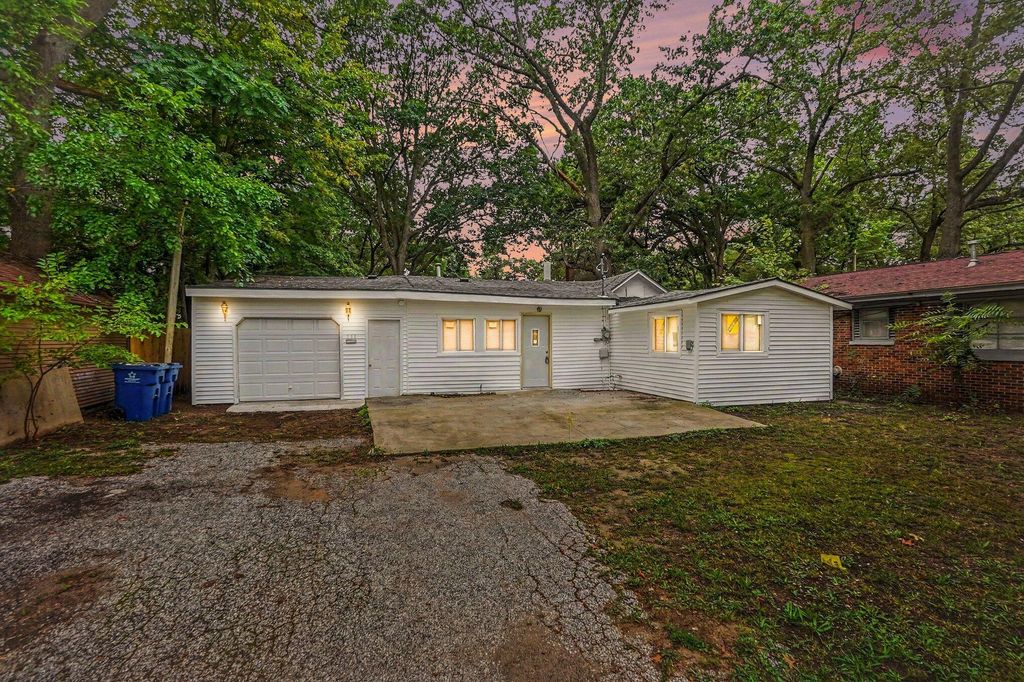 111 Rotterdam Avenue, Muskegon Heights