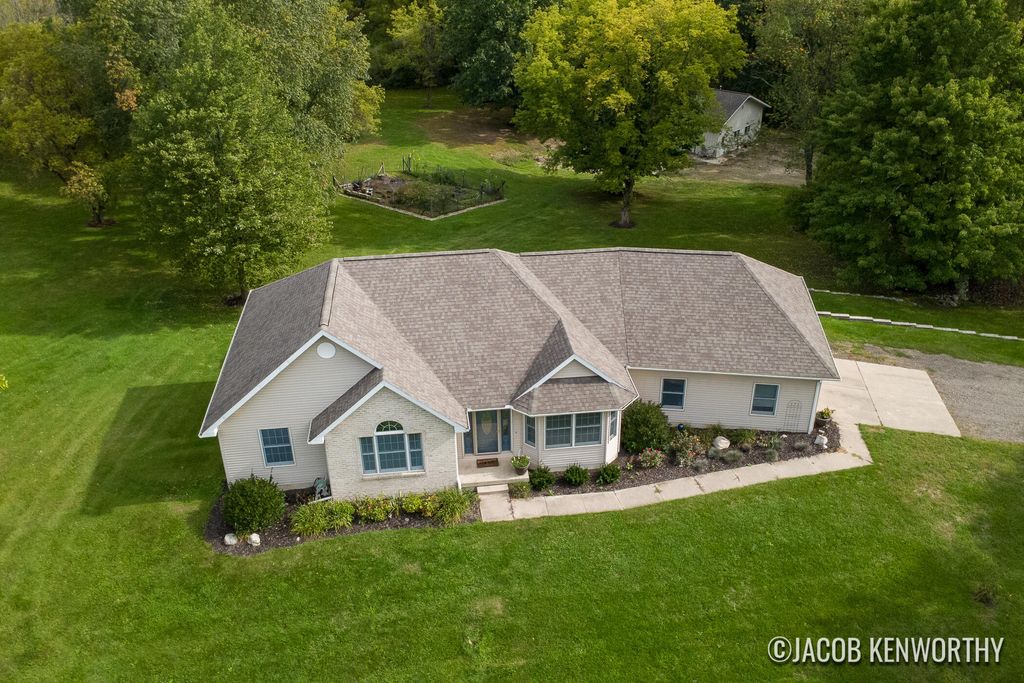 12285 Downes Street Ne, Lowell