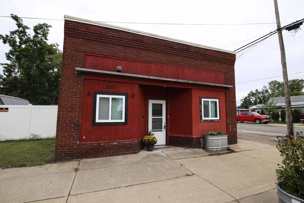 200 S Kalamazoo Street, White Pigeon