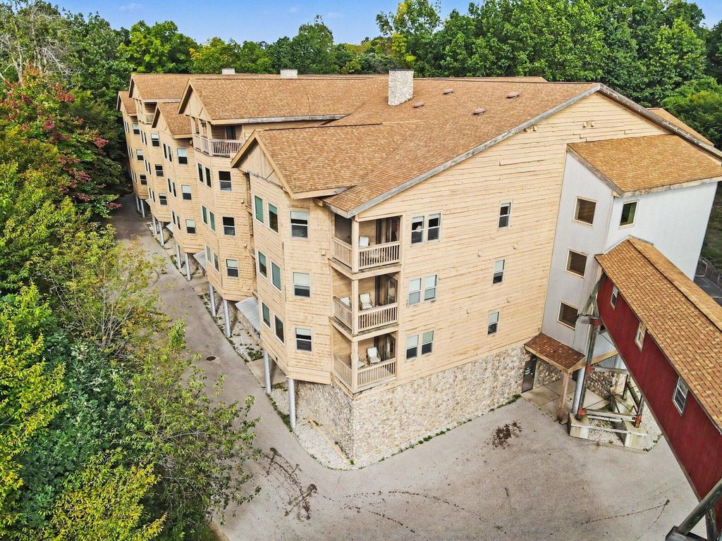 5900 S Water Road Building: 1 Unit: 216, Rothbury