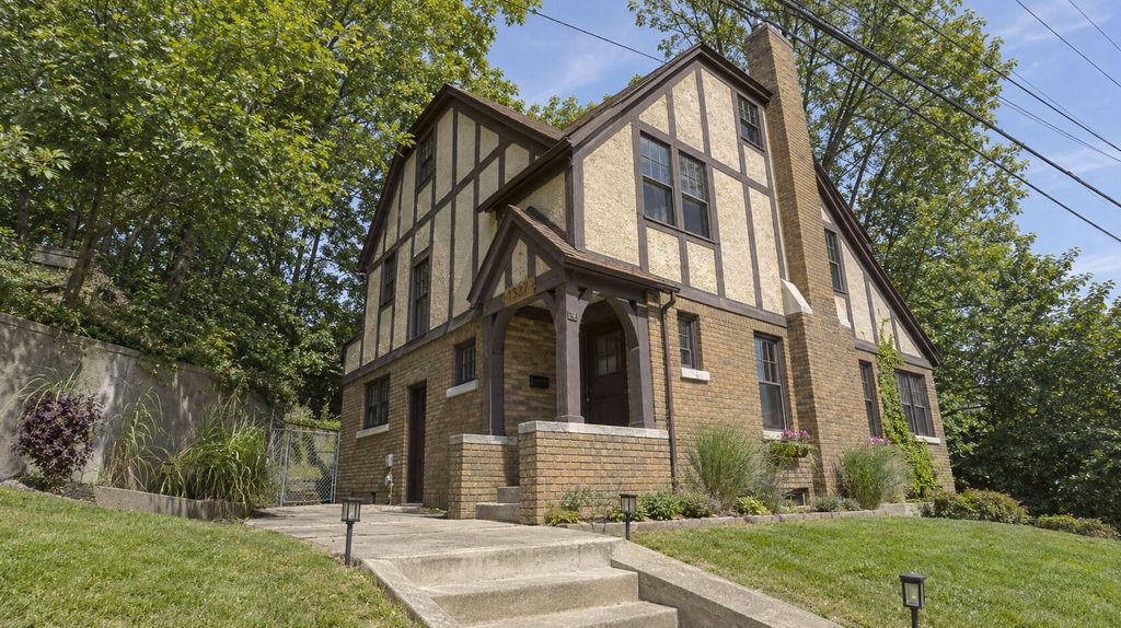 1327 Bridge Street Nw, Grand Rapids