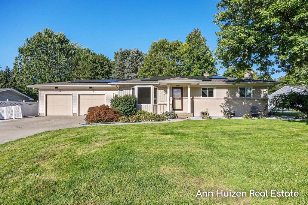 7351 Lupine Avenue, Jenison