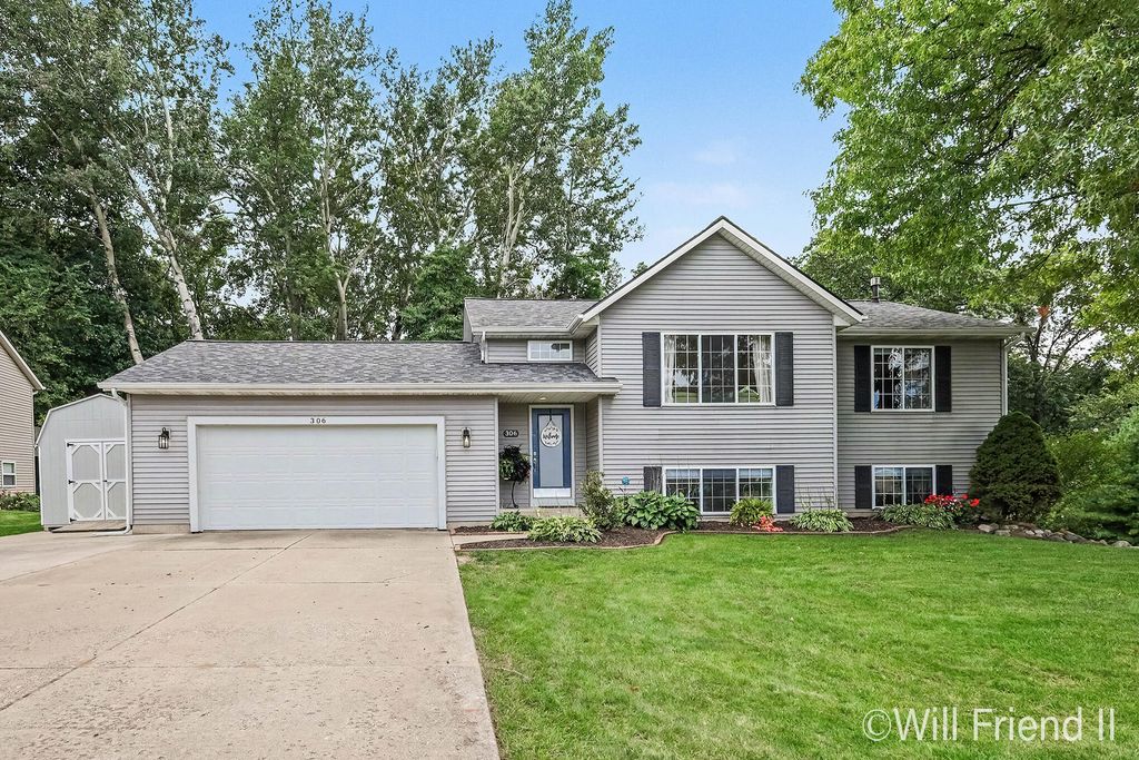 306 Willow Run Drive, Wayland