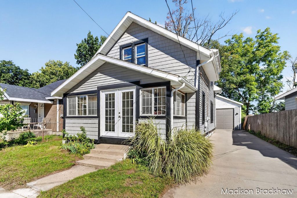 229 Fox Street Sw, Grand Rapids