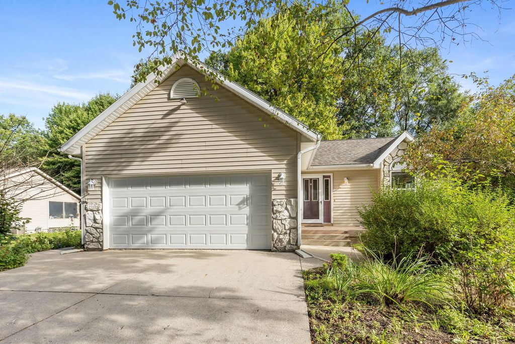 10546 Wildwood Drive, Greenville