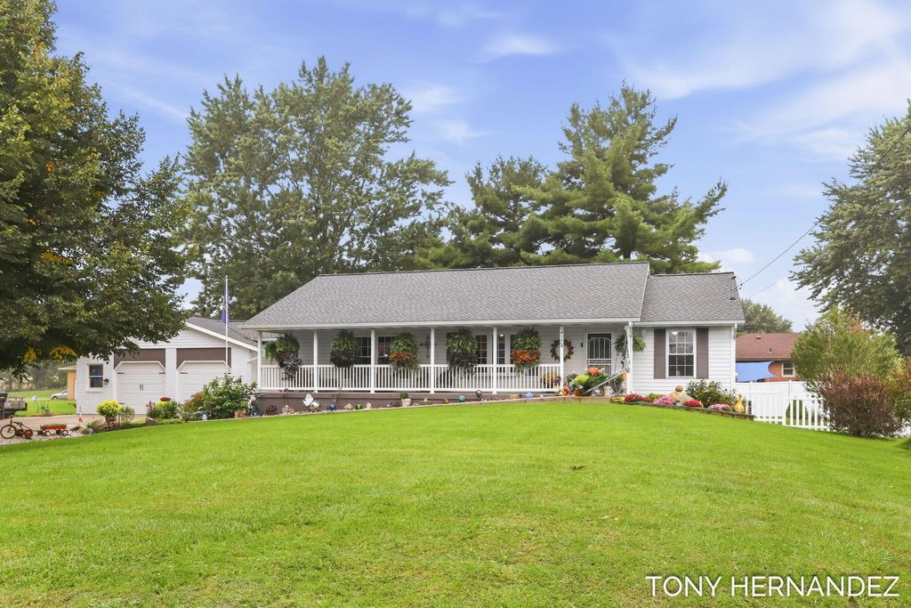 4174 Hickory Street, Dorr