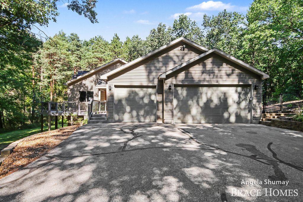 4661 Windcliff Drive Ne, Rockford