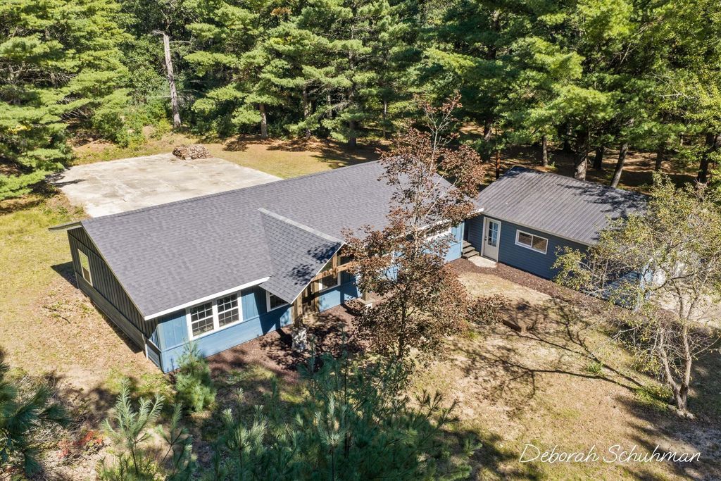 5267 E 28th Street, White Cloud