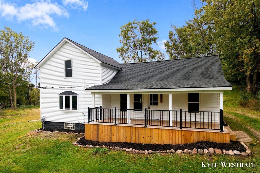 3820 11 Mile Road Ne, Rockford