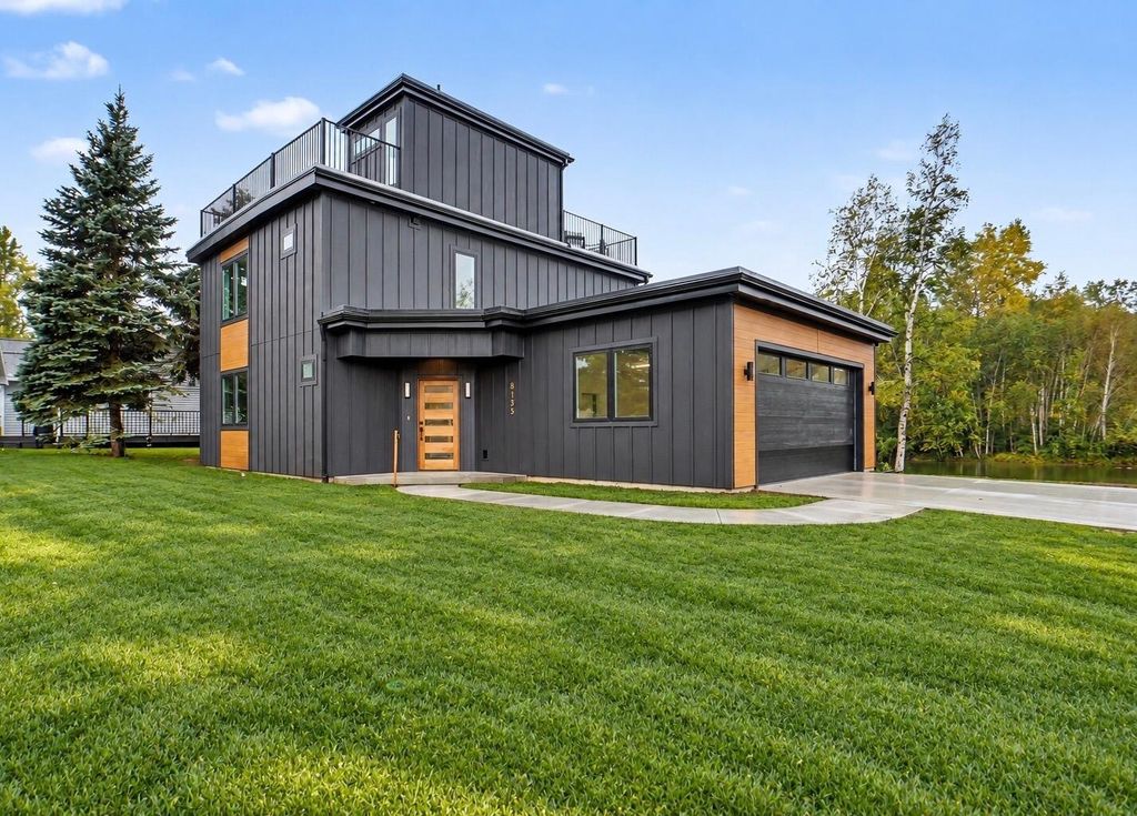 8135 Island Court, Stanwood