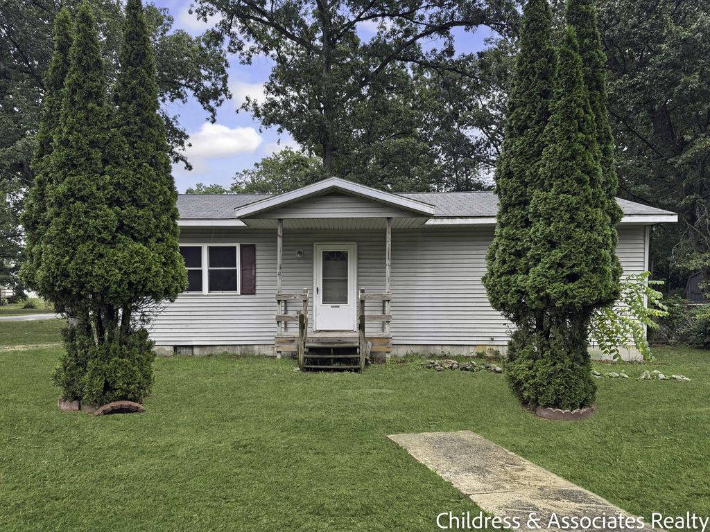 912 E James Street, White Cloud