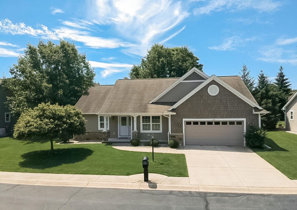 1130 Coral Springs Drive, Portage