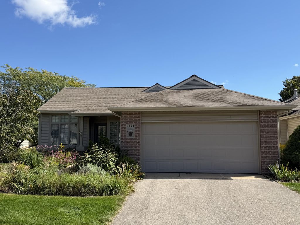 1924 Hidden Oak Court Se, Kentwood