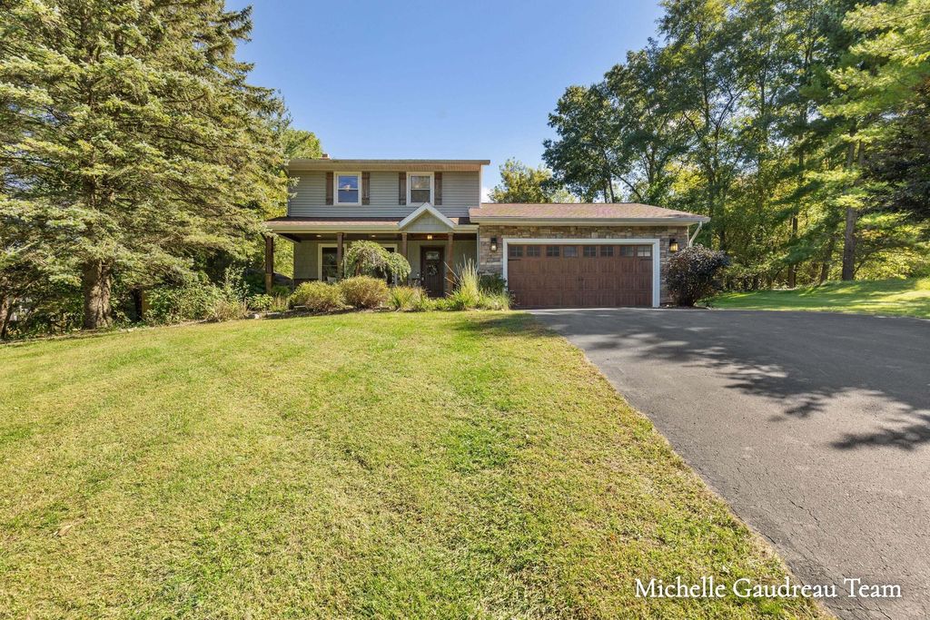 1136 Country Club Drive, Hastings