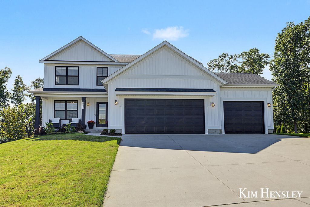 6343 Bentley Drive Ne, Belmont