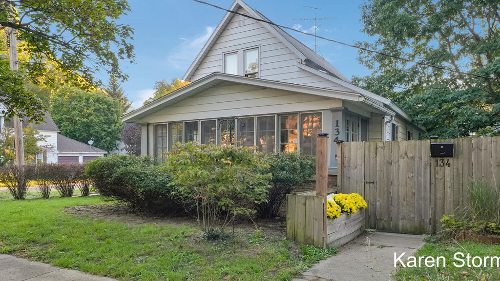 134 Fitzhugh Avenue Se, Grand Rapids