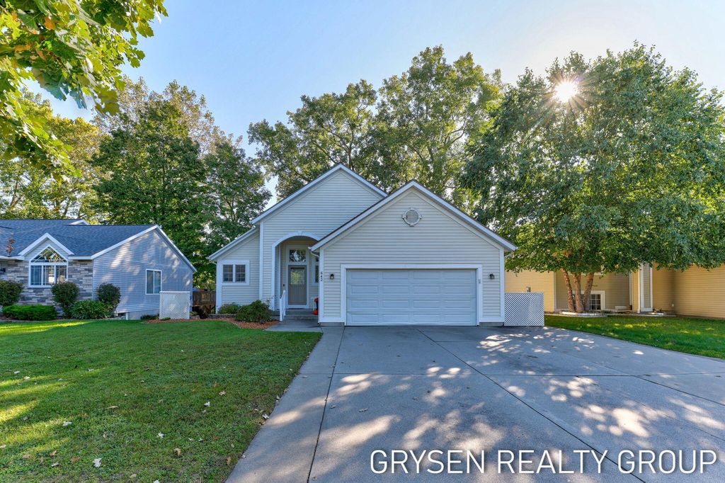 642 Clover Ridge Avenue Nw, Grand Rapids