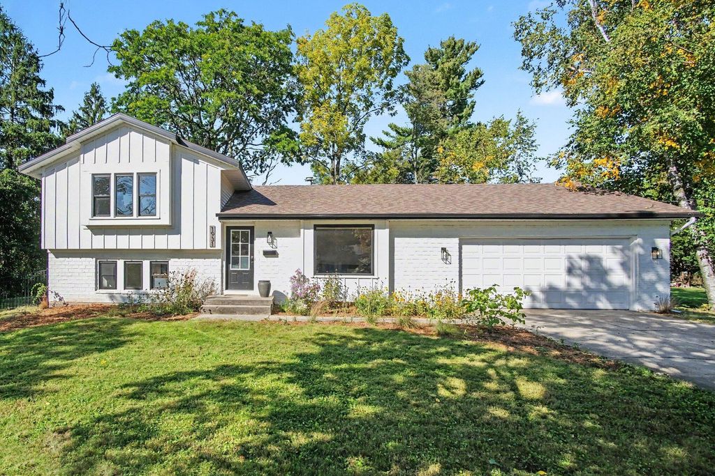 1931 Lonsdale Drive Ne, Grand Rapids
