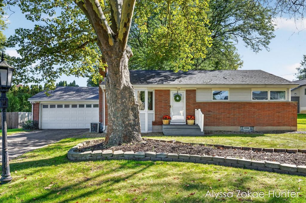1938 Moerland Court Nw, Grand Rapids