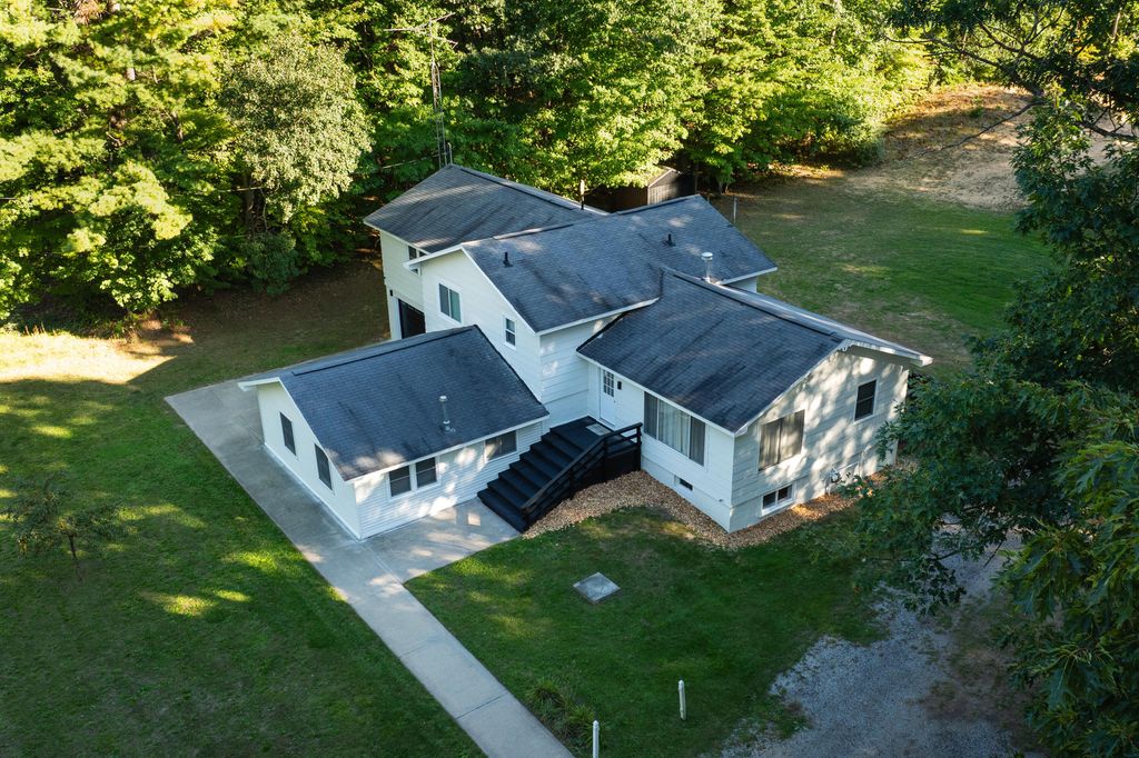 1859 W Hansen Road, Scottville
