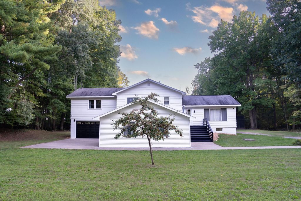 1859 W Hansen Road, Scottville