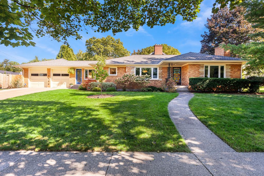 1426 Lake Grove Avenue Se, East Grand Rapids