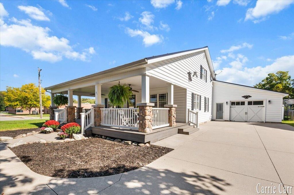 138 N Sherman Street, Sheridan