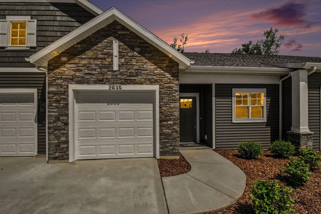 2835 W Cobblestone Court Se Unit: 15, Kentwood