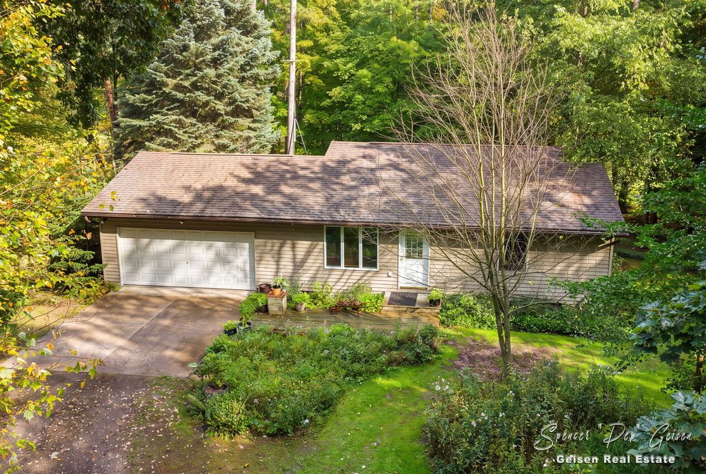 5236 N Whites Bridge Road, Belding