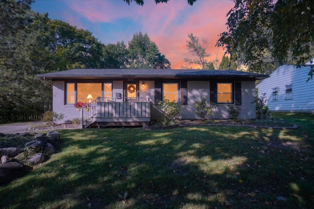 2009 Darby Drive, Lansing