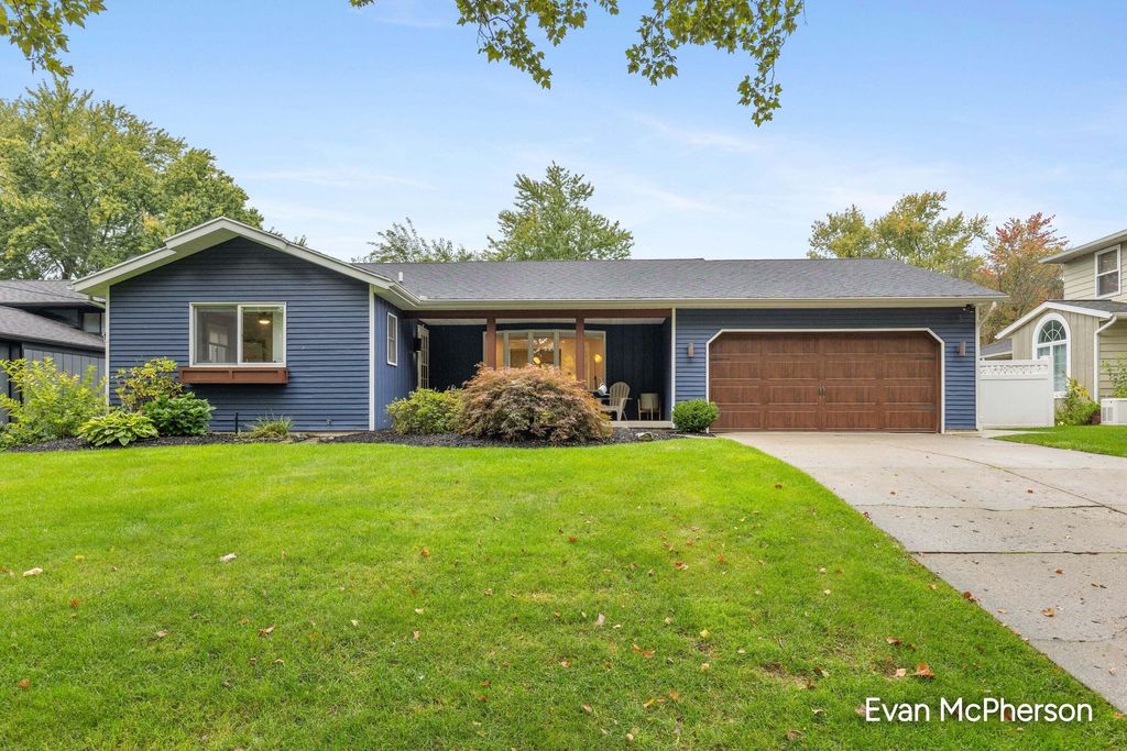1805 Edgewood Avenue Se, Grand Rapids