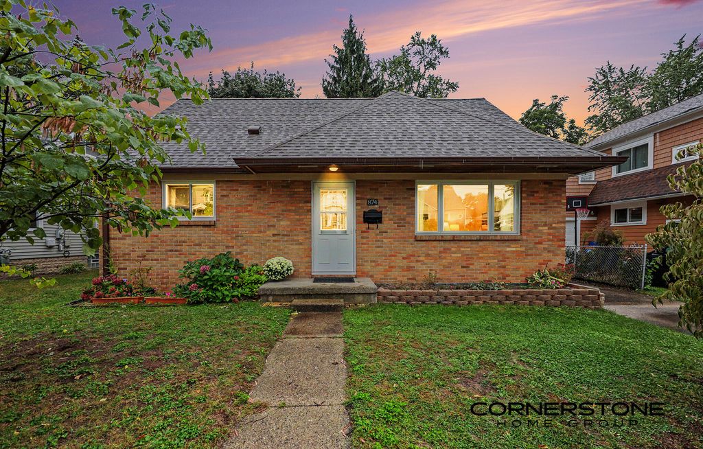 874 Beechwood Street Ne, Grand Rapids