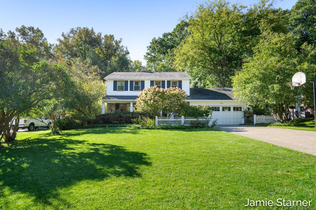 2110 Blueberry Drive Nw, Grand Rapids
